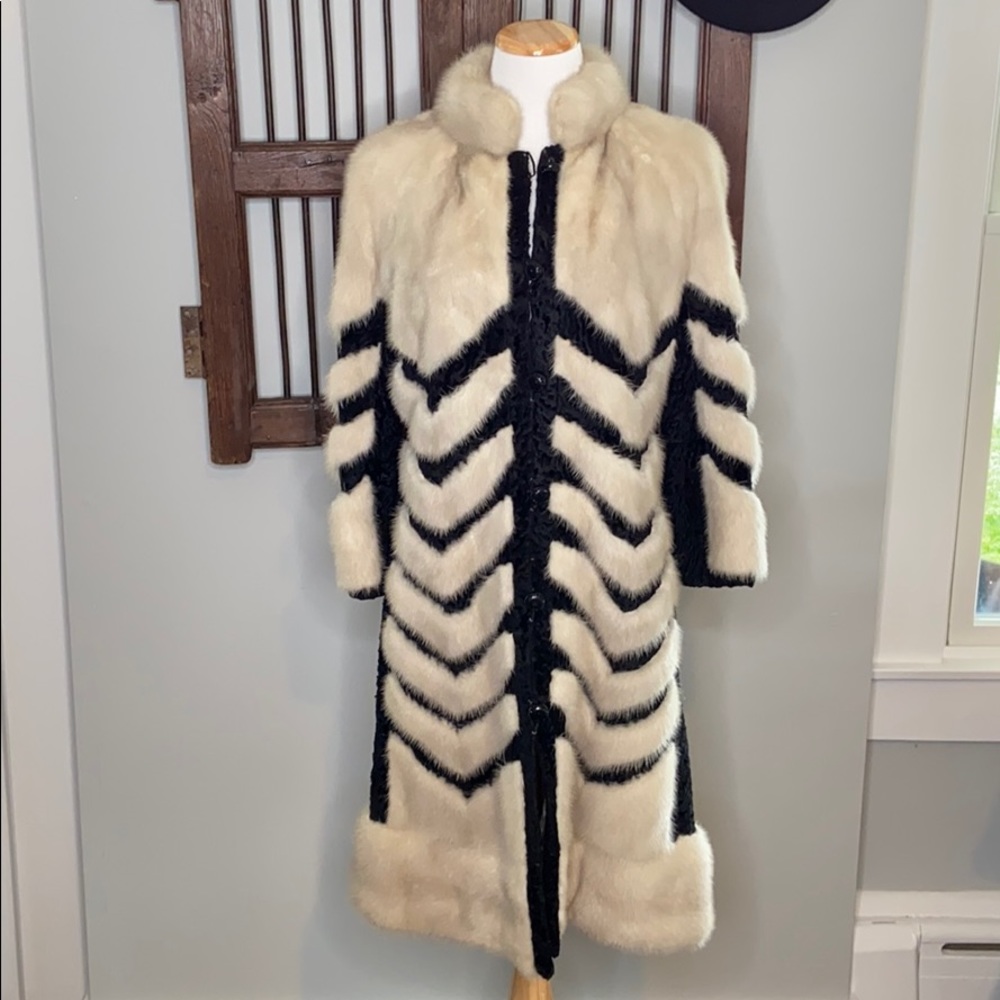 VINTAGE ROBINSONS CALIFORNIA MINK/LAMB CHEVRON 6